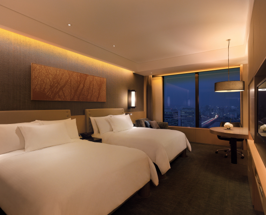 Executive Zimmer mit 2 Queensize-Betten und Flussblick